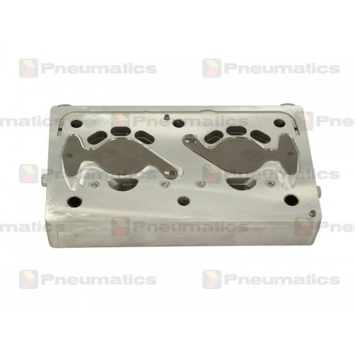 Compressor head intermediate plate