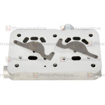 Compressor head intermediate plate
